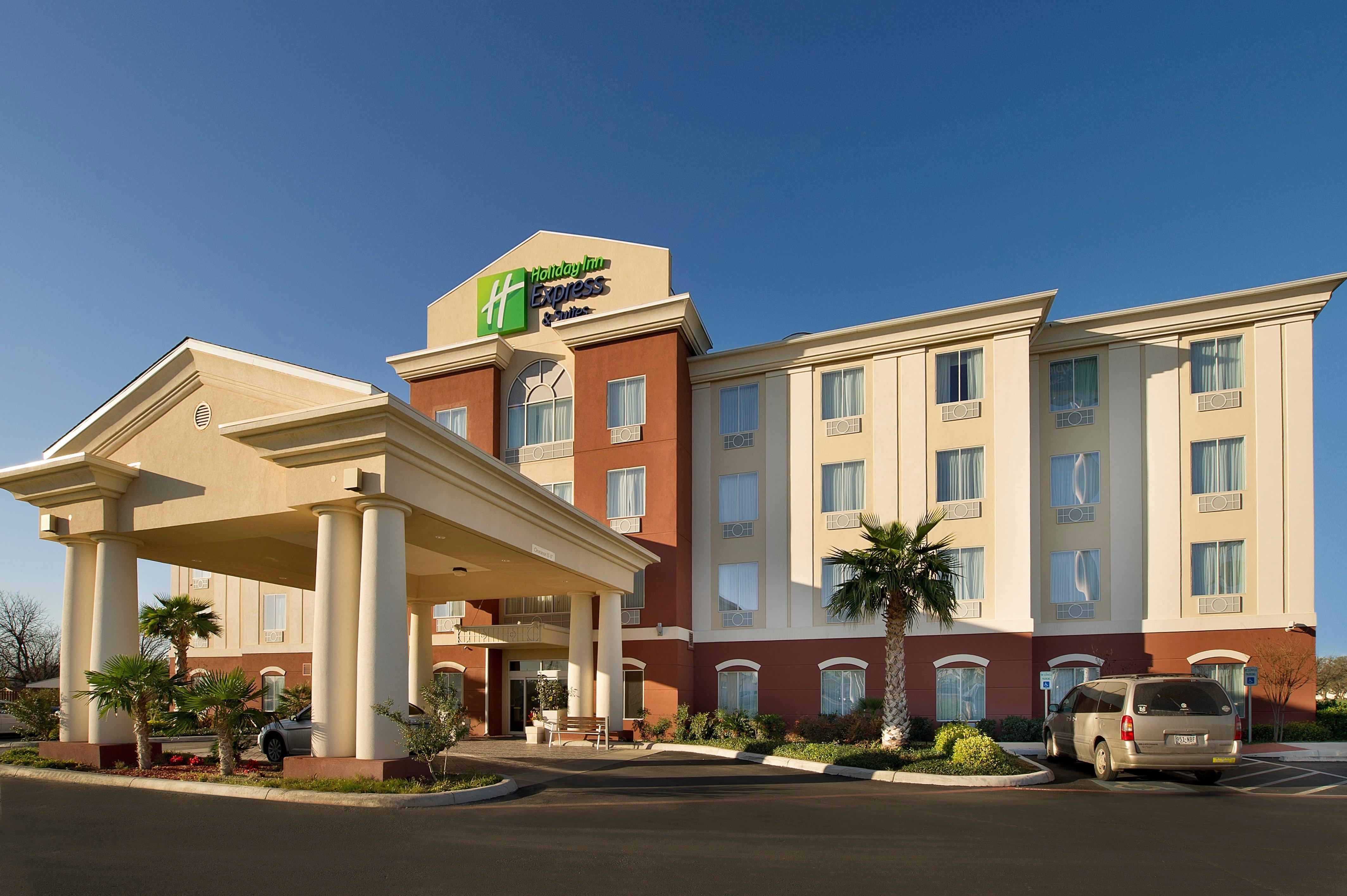 Express Uvalde, An Ihg 2*